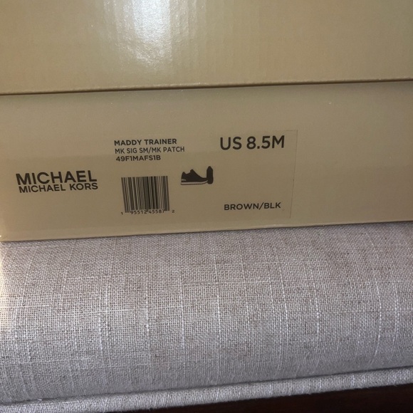 BRAND NEW, NEVER BEEN WORN! MK Maddie Trainer, size 8.5M. Stunning MK detail - Picture 2 of 5